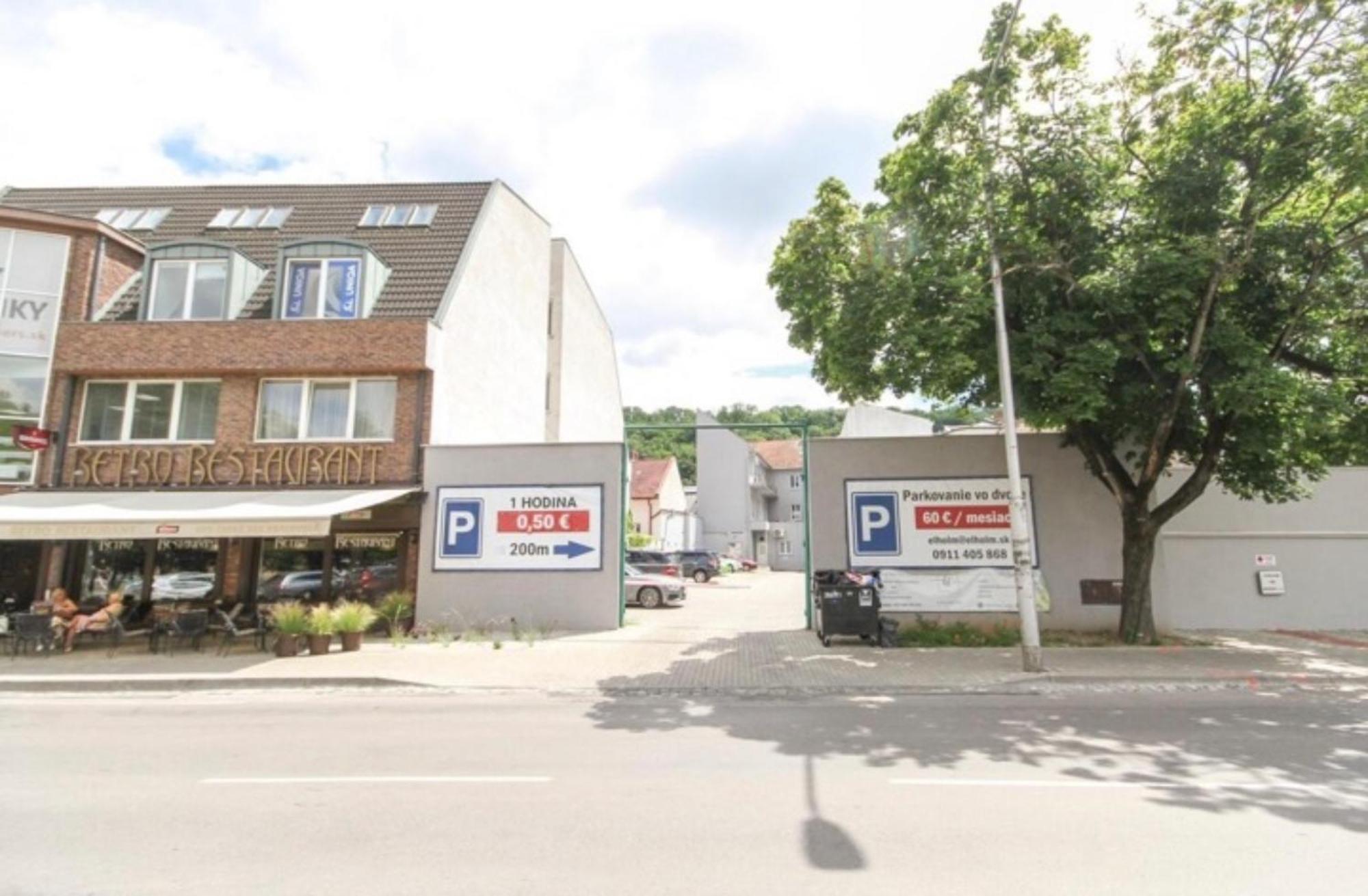 Apatman Fellini House Lägenhet Trenčín Exteriör bild